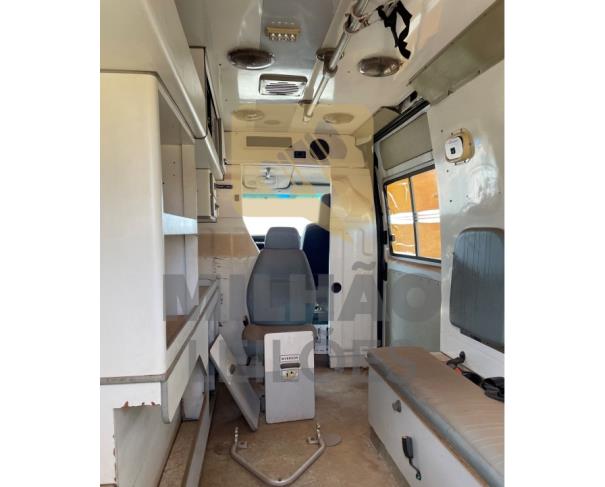 Foto de RENAULT MASTER AMBULANCIA 2010
