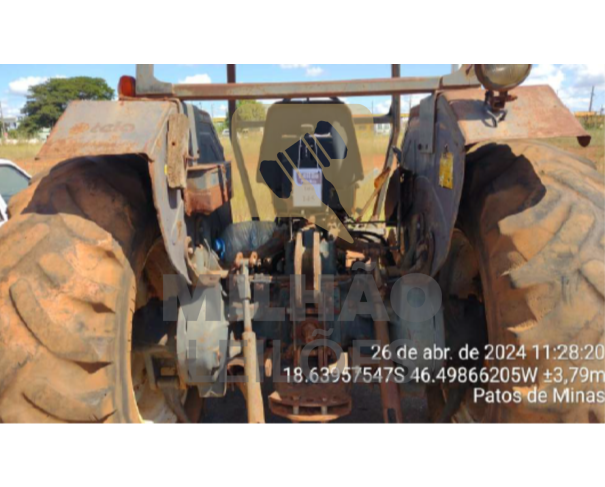 Foto de TRATOR VALTRA AMARELO