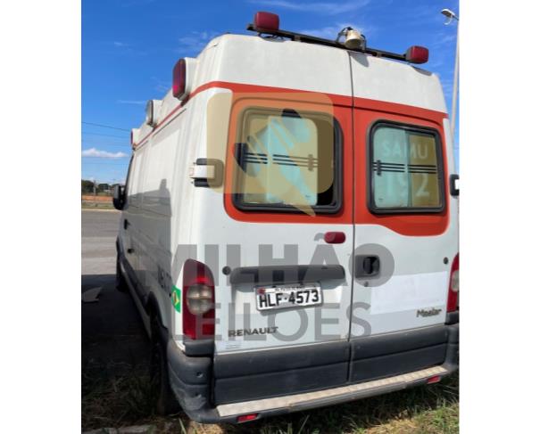 Foto de RENAULT MASTER AMBULANCIA 2010