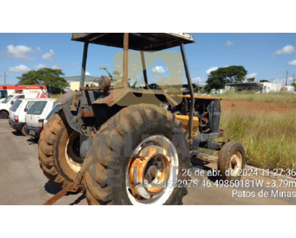 Foto de TRATOR VALTRA AMARELO