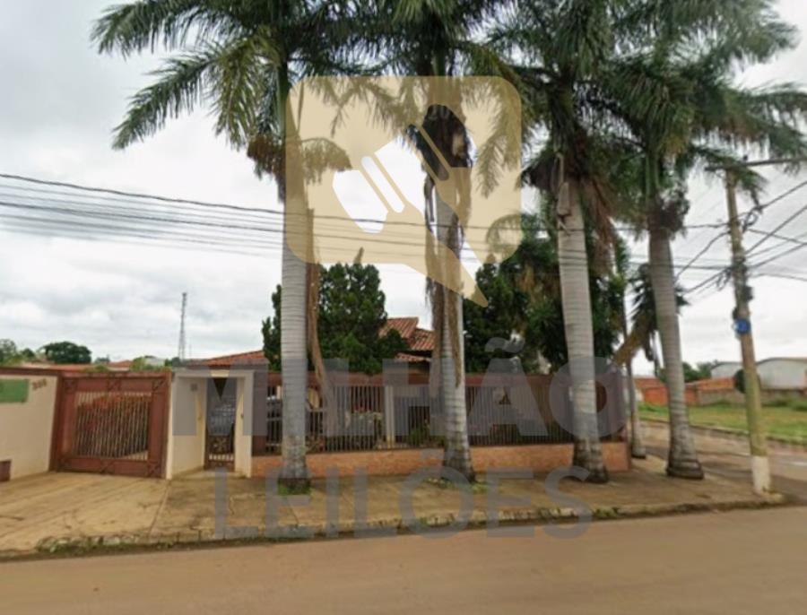 Casa com 418,13m² de terreno